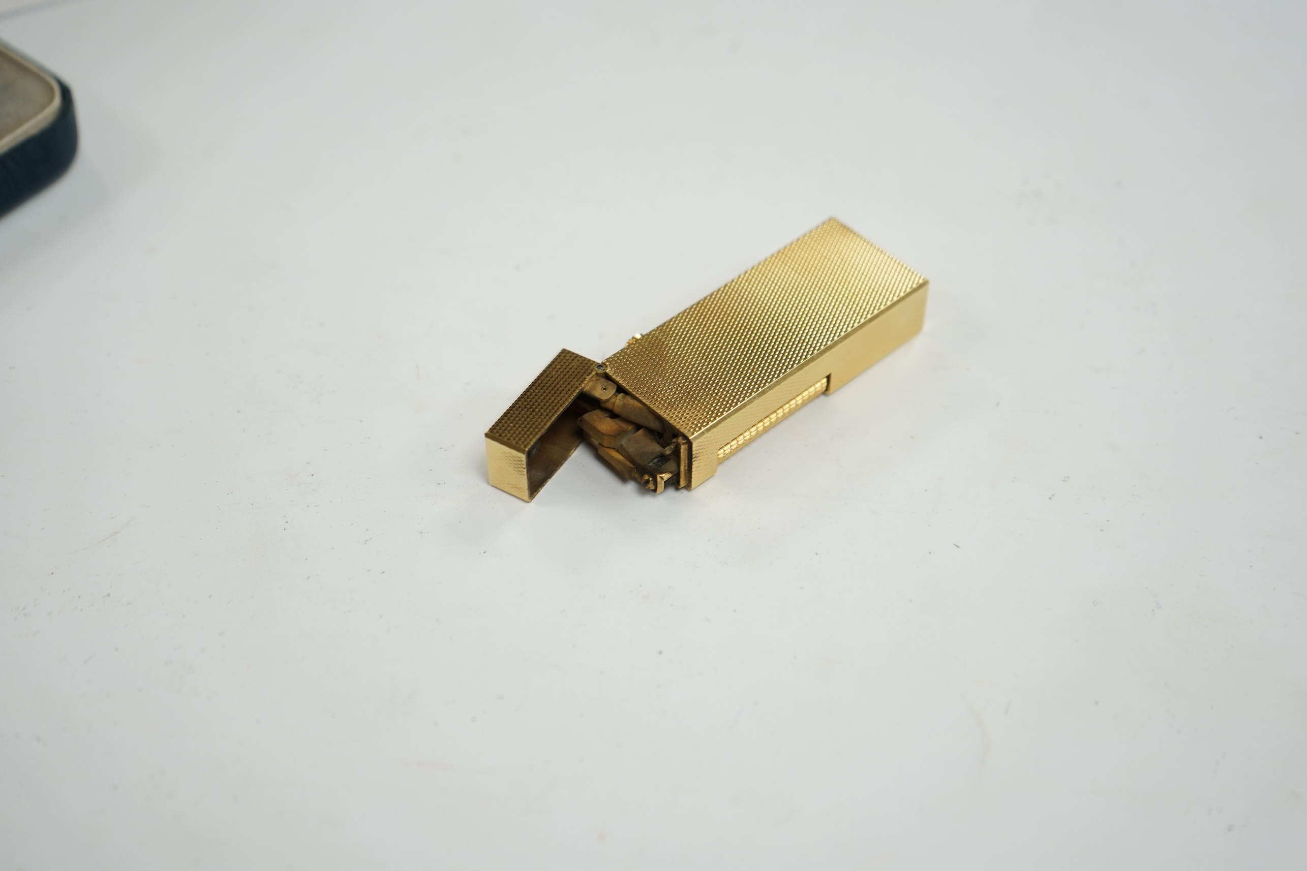 A cased gilt metal Dunhill ‘Rollagas’ lighter, 6.5cm high. Condition - some slight marks to case